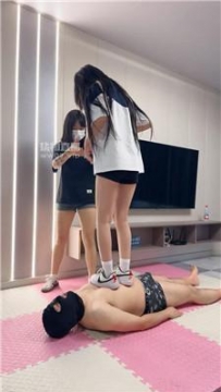 【调教视频】【足彩管】双S-学生主-轮流全体重踩踏 bf55757