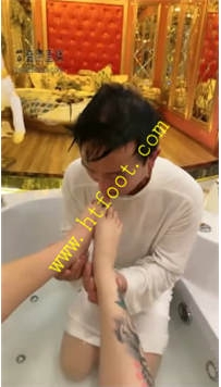 TL24984 仙儿】舔鞋耳光圣水抽打44分钟
