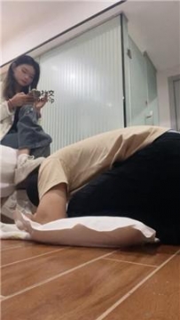 【调教视频】【沐沐大大】小白鞋白袜踩踏踢打/虐乳 JS250109-17