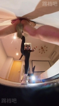 踢裆吧 小姐姐瑜伽裤小白鞋踢裆鞋x玩弄DD