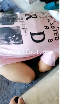TL16551 曦宝贝S偷偷的在舔主人的脚脚38分钟