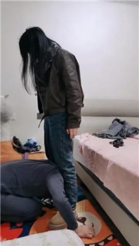 【调教视频】【啊雅】牛仔裤坐脸窒息/雪地靴白袜踩虐 bf48735