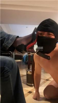 【调教视频】【曼曼】鞭打-黑丝脚狂舔 JS251008-15