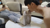 29307  【酱酱s】18岁弟弟舔超脏鞋底闻袜子，鞋底喂水