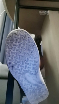 【第一视角】【抚兮】桌下清理脏鞋    260317-8