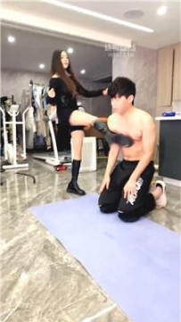 【调教视频】【麋鹿银儿】暴踢踹狂轰乱打/膝顶乱伦沙包式训狗 bf60650