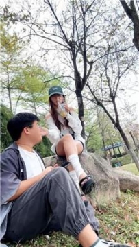 【调教视频】【米琦】户外挑逗男同事 JS260316-16