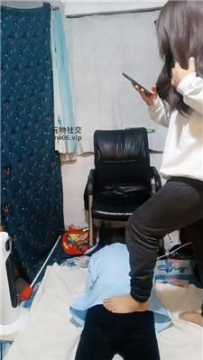 【调教视频】【伪娘和人妻】蓬头垢面的狗就是好贱啊，快来看 JS241224-3