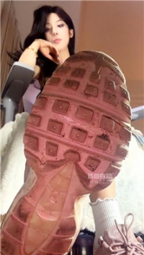 【第一视角】【不知名】老师偷闻女生白袜被发现后    260403-12