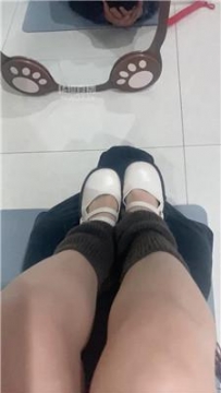 【调教视频】【香香】镜前踩踏爱哭的狗 JS251022-16