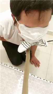 【调教视频】【鑫鑫情侣主】嘴叼白袜-裸足狂舔 JS250516-43