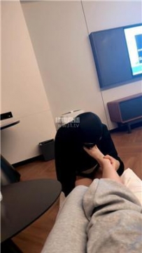 【调教视频】【雅雅】恋足小狗在线开发 JS260410-21