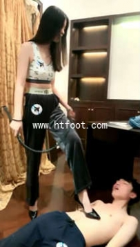 TL10877 嘉嘉 员工在办公室偷懒被抓