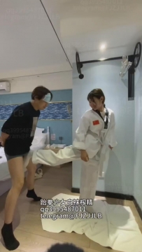 跆拳道女生 踢打骑乘 棉袜足交吐