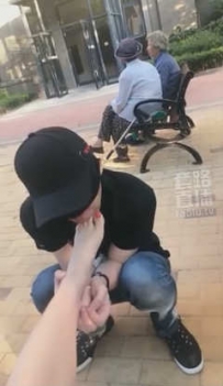 TL3793 歌迪丝 小区楼下超刺激舔脚短片