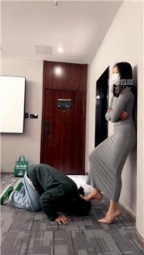 【调教视频】【萬一】超美气质女神-高跟踩喂食-圣水 JS260106-28