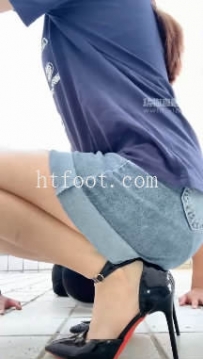 ZB10514 苏西-高跟踩踩踩34分钟