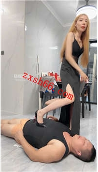 TLZB26081陈甜女帝-全体重高跟裸足踩脖子踩踏掐脖窒息46分