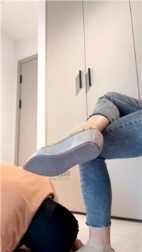 【调教视频】【小奕】狗舌清理脏铆钉鞋 JS260209-3