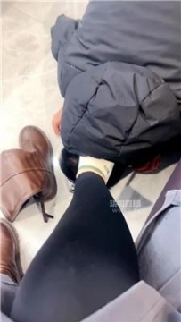 【调教视频】【贝拉】户外品尝白袜脚 JS260224-28