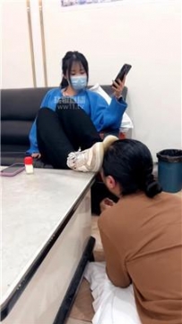 【调教视频】【澄珞依】强迫舔脏鞋底-踢裆脚插嘴 JS251220-1