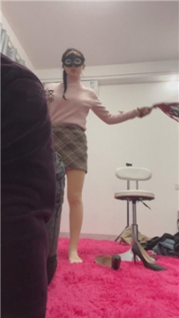 【调教视频】【姗姗】高跟肉丝脚踩踏虐乳    241213-6