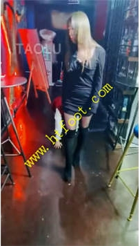 TL27080 梦幻大大】酒吧公调骚母狗30分钟