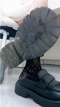 【第一视角】【依甜】羞辱下贱狗夫妻    260226-17