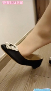 女友黑丝肉丝足交吐奶