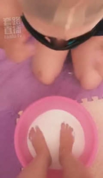 TL4558 魅影女王 调教贱狗贱狗喝泡脚牛奶舔脚