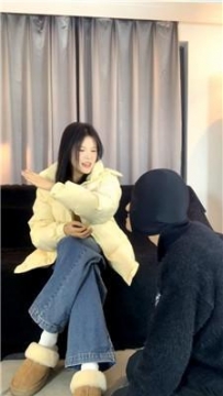 【调教视频】【女生也能很暴力】白袜气味辱-狠抽耳光踩踏 bf60044