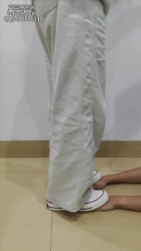 纯儿空军匡威两双鞋全体重踩手 YC-260308