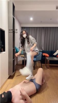 【调教视频】【吴恩】超暴力-小白鞋及膝袜踢踹虐打 bf49023