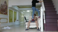 c20217【画师女主】AJ鞋上楼梯踩下体！