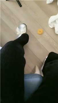 【调教视频】【拽拽】跪舔脏鞋粉棉袜/踩踏喂食/挠痒【双视角版】JS241215-18