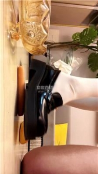 【调教视频】【Cat殿下S】沉浸式-踩踏食物 JS260308-11