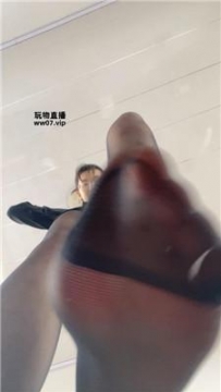 【调教视频】【鹿S】黑丝美腿胯下辱-鞭打踢踹踩踏 JS250507-19