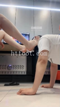 ZB9829 小妮-网吧调狗36分钟