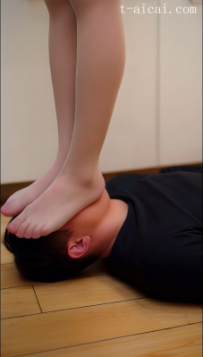 蛋糕店女员工踩顾客 YC-260418