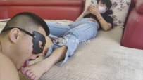 28771  【00后小彤】遛狗回家让贱狗清理鞋底喝袜子水