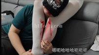 AC2080 岚儿白色丝袜绞杀，M面目极其狰狞，牙齿都被染红了，吐血