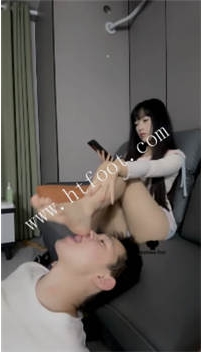 TL47404 偏不】重度虐乳臭脚恋足狂舔26分钟