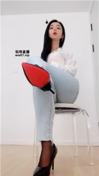 【第一视角】【伊柔】女教师教室调教学生狗    250518-26