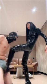 【调教视频】【万万】高跟长靴跳踩踢踹-喂口水【双视角版】 bf56126