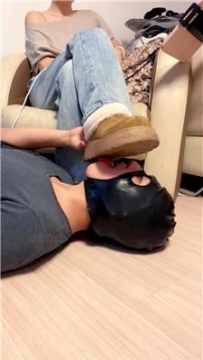 【调教视频】【玥野兔】沉浸式清理脏鞋原味袜 JS251216-36