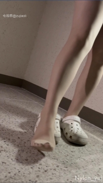 韩国女主 楼道内肉丝足交吐奶