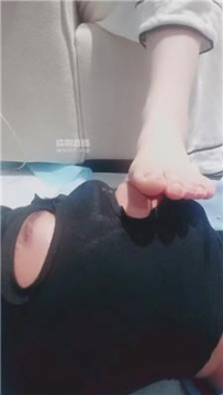 【调教视频】【羽唯】近距离-玉足狂舔【完整版】  JS250523-19