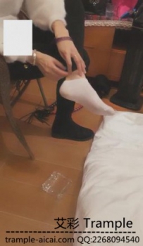 12216 贵阳莱莱女王调教家奴捏脚享受