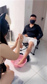 【调教视频】【辞安】母畜伺候沐足 JS250529-18