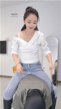 【调教视频】【鱼主】长靴黑丝连环暴力踢裆 JS260126-6